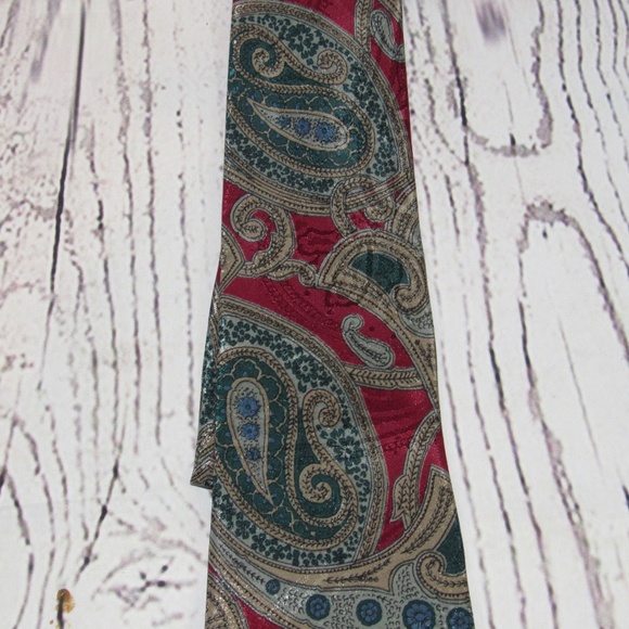 Oscar de la Renta NWT VINTAGE red paisley tie - Picture 2 of 5